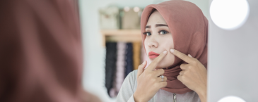 Saat Jerawat Sedang Meradang, Boleh Tetap Pakai Make Up?