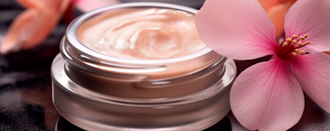 Perlukah Menggunakan Eye Cream dalam Rutinitas Skincare?