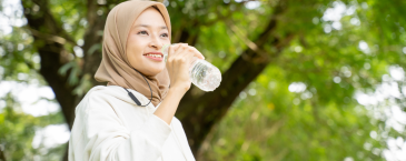 Mitos atau Fakta: Air Minum Membuat Kulit Lebih Lembap